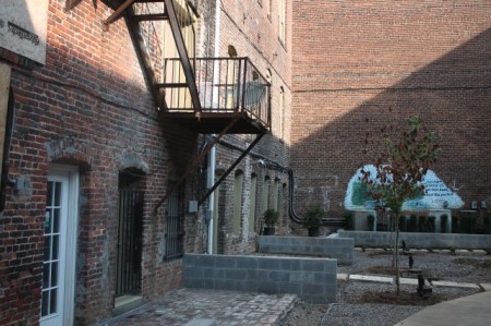 Courtyard of the Armature Building2, Jackson Avenue, Knoxville, September 2013